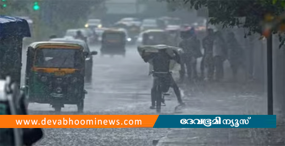 തമിഴ്നാട്ടിൽ കനത്ത മഴ; റോഡുകൾ വെളളപ്പൊക്കത്തിൽ മുങ്ങി