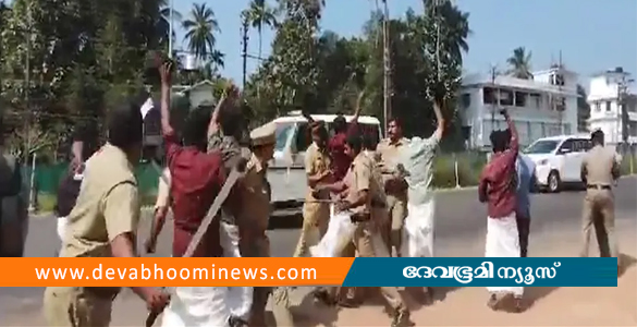 ആലപ്പുഴയിൽ ഗവർണർക്ക് നേരെ കരിങ്കൊടി പ്രതിഷേധം; 8 എസ്എഫ്ഐ പ്രവർത്തകർ അറസ്റ്റിൽ