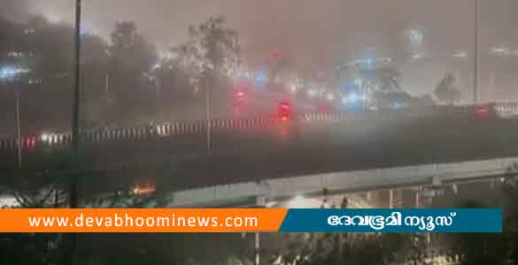 ഡല്‍ഹിയില്‍ ശക്തമായ കാറ്റും മഴയും; രണ്ട് മരണം, 23 പേര്‍ക്ക് പരിക്കേറ്റു