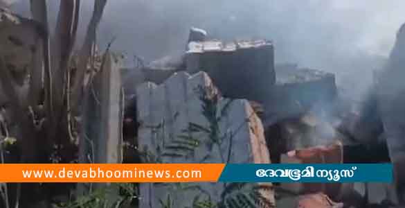 പടക്കശാലയിൽ സ്ഫോടനം: രണ്ട് നിർമാണ യൂണിറ്റ് പൂർണമായും തകർന്നു; 4 മരണം