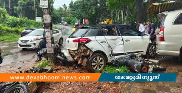 കോഴിക്കോട് നിയന്ത്രണംവിട്ട കാര്‍ വര്‍ക്ഷോപ്പിലേക്ക് ഇടിച്ചു കയറി; ബൈക്കുകൾ തകര്‍ന്നു