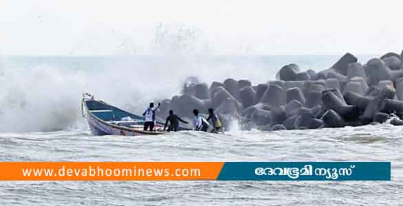 മുതലപ്പൊഴിയിൽ വീണ്ടും വള്ളം മറിഞ്ഞ് അപകടം; 4 പേരും അത്ഭുതകരമായി രക്ഷപ്പെട്ടു