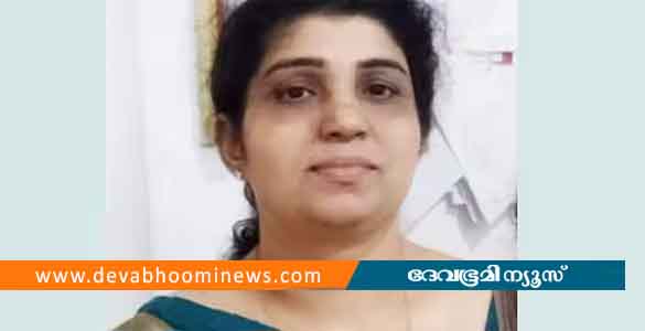 ഇളയ മകൾ മരിച്ചിട്ട് ഒരു വർഷം; പറമ്പില്‍ ചിതയൊരുക്കി വീട്ടമ്മ ജീവനൊടുക്കി