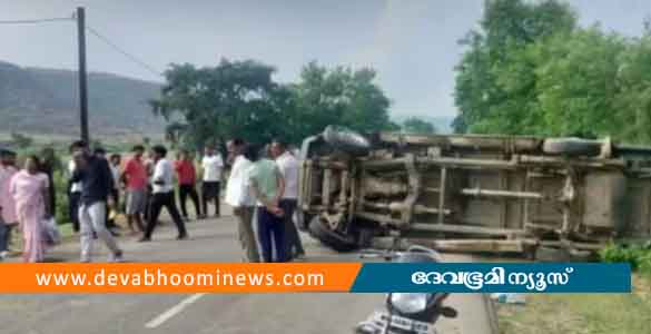 ട്രാക്ടർ ട്രോളി നിയന്ത്രണംവിട്ട് മറിഞ്ഞ് നാല് പേർ മരിച്ചു; 20 പേർക്ക് പരിക്ക്