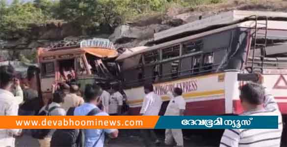 ആന്ധ്രയിൽ ബസ് ലോറികളിൽ ഇടിച്ച് അപകടം: എട്ട് മരണം; 30 പേര്‍ക്ക് പരിക്ക്