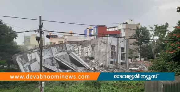 കനത്ത മഴയില്‍ ബംഗളൂരുവില്‍ ബഹുനില കെട്ടിടം തകര്‍ന്നു; മൂന്നുപേര്‍ മരിച്ചു